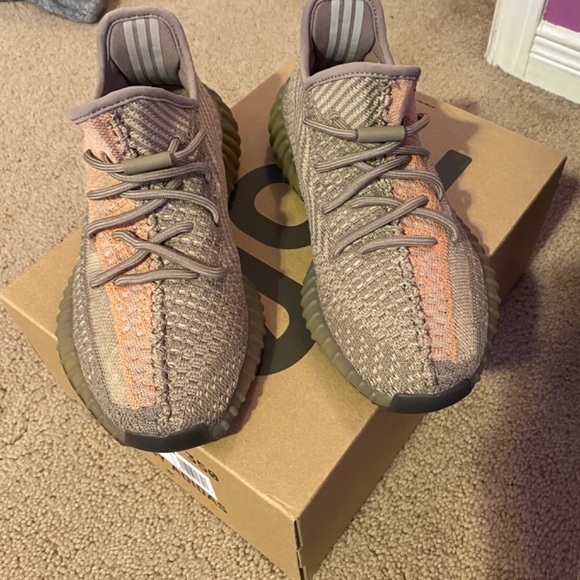 Yeezy 350 shoes - Picture 7 of 8